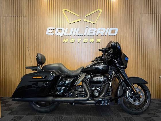 HARLEY-DAVIDSON STREET GLIDE SPECIAL 